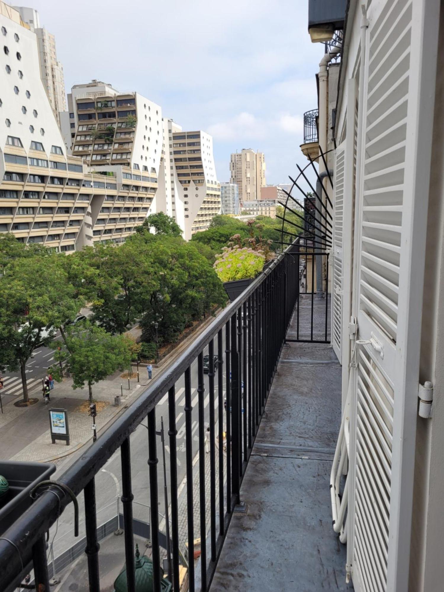 Studio Lumineux Avec Balcon * Parijs